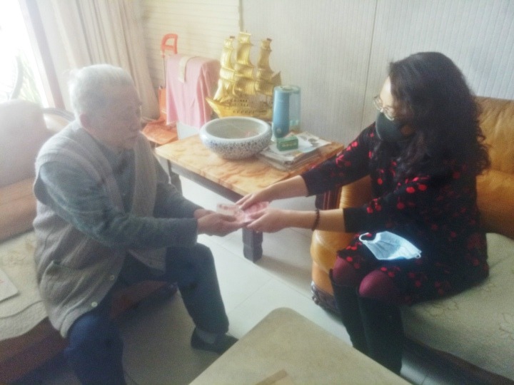 赤诚写大爱，质朴映丹心