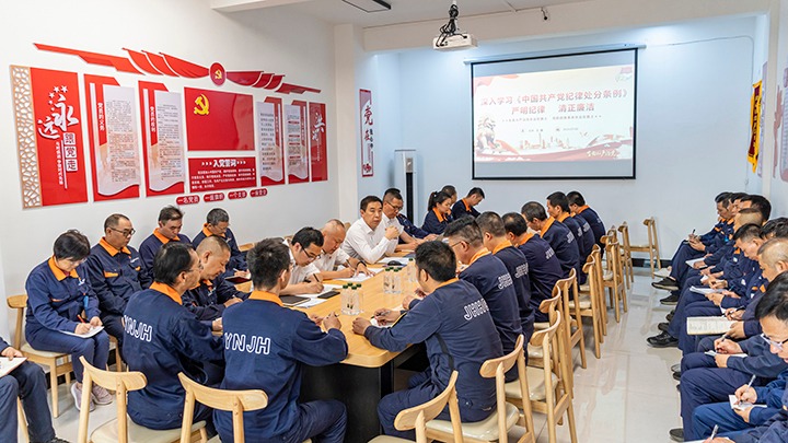 云贝斯特bst2288集团党委副书记、工会主席王鑫到云南解化公司氨加工厂党支部讲授专题党课